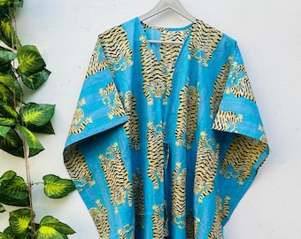 Caftán azul de algodón con estampado de tigre – Ropa de estilo bohemio para resorts, ideal para la playa.