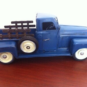 Chevrolet pick-up uit de jaren 1950 - blikken metalen auto speelgoed miniatuur werkt voertuigmodel 3100 in blauw kamerdecor