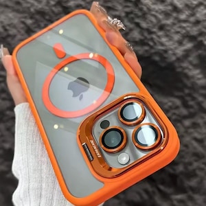 Könnte beinhalten: Eine orangefarbene und transparente Handyhülle mit einem metallisch-orangenen Kameraschutz. Die Hülle hat einen orangefarbenen Ring um das Apple-Logo und einen orangefarbenen Rand. Der Text "EASONGCASE" ist sichtbar.