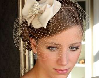 Champagne BIRDCAGE VEIL , chapeau de mariage champagne, fabuleuse coiffure à nœud champagne, chapeau de mariée champagne, voile champagne Birdcage avec arc