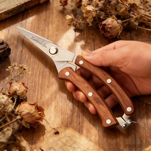 Custom Engraved Wooden Handle Pruning Shears, Stainless Steel Garden Scissors Personalized Fruit Picking Clippers Non-Slip Grip Hand Pruners