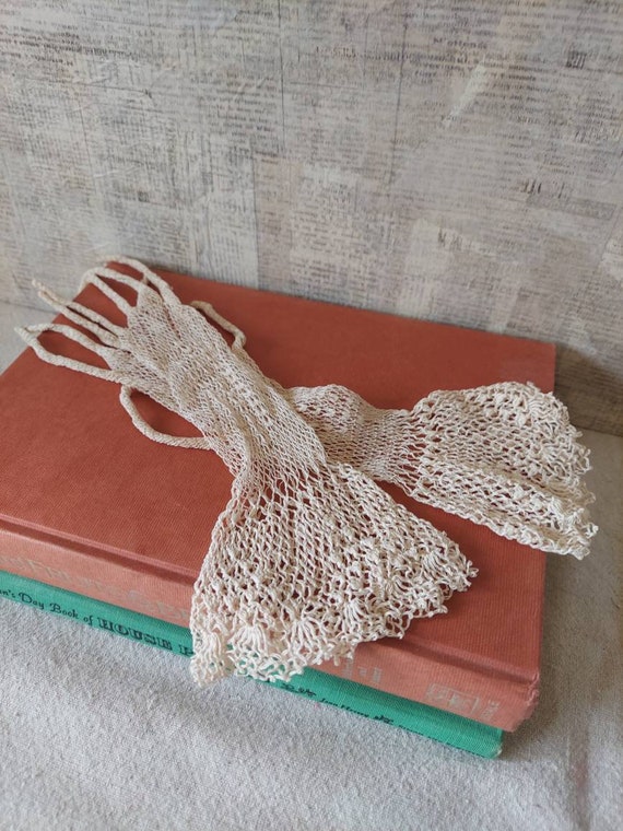 Antique Women's Crocheted Lace Wedding Gloves Eve… - image 3