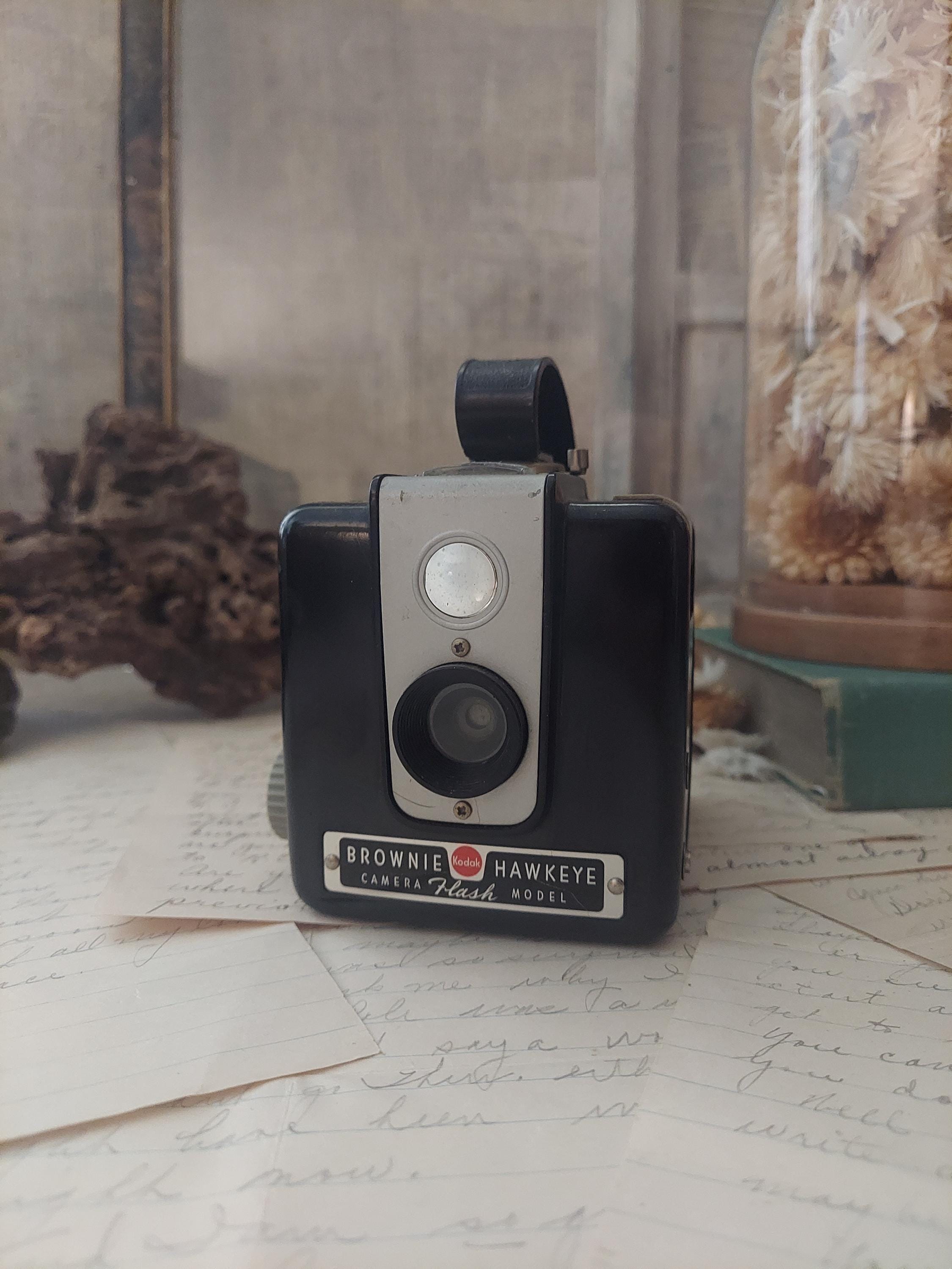 ブラウニー ホークアイ ビンテージ カメラ Amazon.com : Vintage Kodak Brownie Hawkeye Camera : Point And