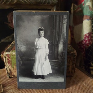 Vintage 1800s Cabinet Card Antique Photo Family Portrait Young Girl Picture Photograph