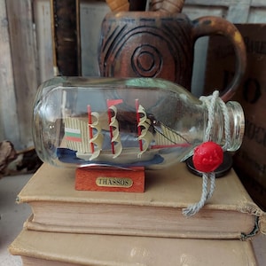 Vintage Mini Schiff in der Flasche Thassos Modell