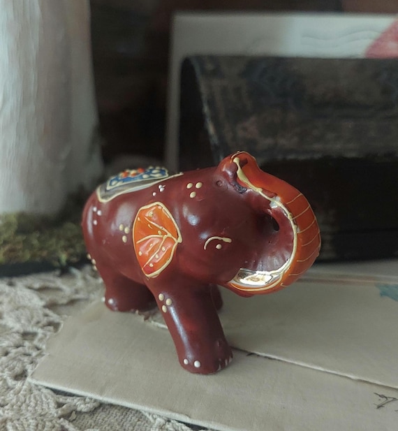 アンティーク　骨董　陶器の象 ヴィンテージの幸運を呼ぶ磁器の象 - Etsy 日本