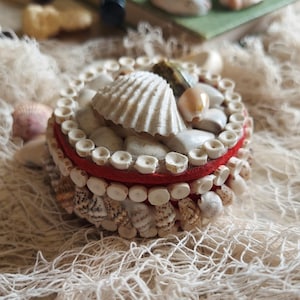 Small Vintage Seashell Trinket Box Jewelry Box