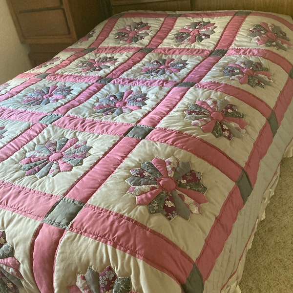 New Dresden Plate Quilt, Handmade Quilt, Amish Handstitched Quilt, Modern Quilt, Traditional Quilt, Country Quilt, Queen Size Quilt