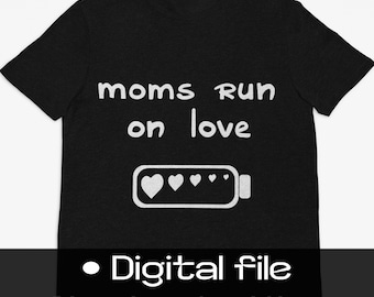 Moms Run on Love SVG PNG | Projekt na koszulki, kubki itp. (Pobranie cyfrowe)