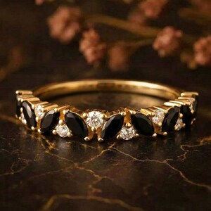 Anillo de ónix negro y moissanita de talla marquesa, alianza de media eternidad, anillo minimalista alternativo, regalo de cumpleaños para tu pareja.