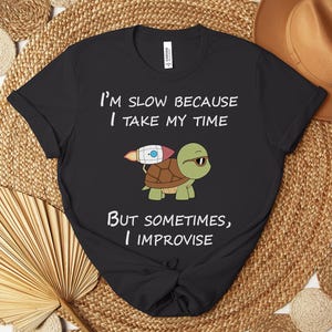 Maglietta con grafica divertente tartaruga e razzo / Maglietta con umorismo sarcastico e introverso / Regalo per animali, Maglietta con tartaruga pazza, Amante degli animali