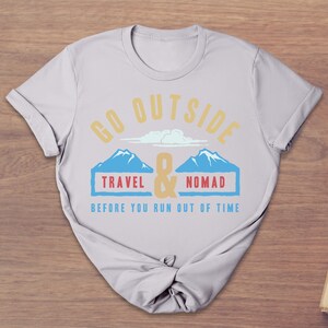 Camiseta Go Outside Travel Nomad, camiseta de explorador aventurero, ropa para la vida en furgoneta Wanderlust imagen 4