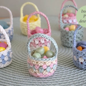 Small crochet baskets on a light green background. The baskets are filled with small candy of different colours.