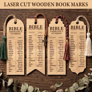 Może przedstawiać: Wycinane laserowo drewniane zakładki do Biblii z frędzlami. Każda zakładka zawiera listę wersetów biblijnych podzielonych na kategorie według uczuć, takich jak samotność, strach i pokusa. Zakładki wykonane są z jasnego drewna.