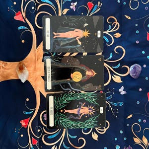 Dieser Artikel bietet eine personalisierte intuitive Tarot-Lesung, die Anleitung, Klarheit und Einsicht bietet. Bild 3