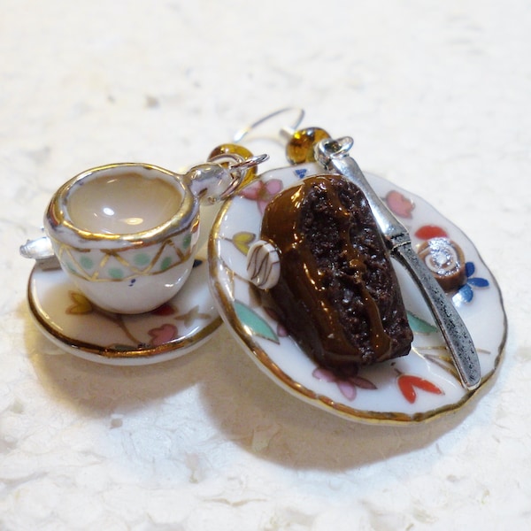 Boucles d’oreilles de gâteau au thé et au chocolat. Argile polymère.