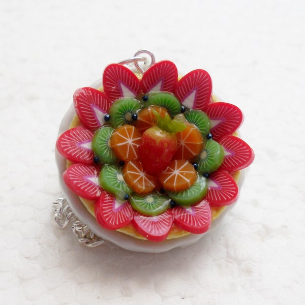 Pendentif tarte aux fruits.  En pâte polymère.