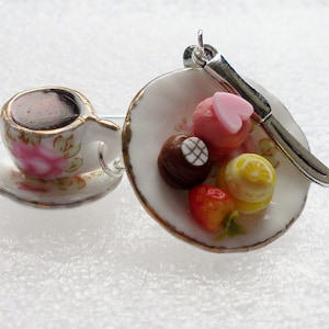 Kaffee und französische Macaron Ohrringe. Fimo.