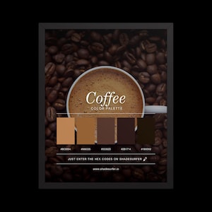 Può includere: Stampa incorniciata a tema caffè. Mostra una grafica di tazza di caffè con la parola "Coffee" e "COLOR PALETTE". Sotto la tazza ci sono cinque campioni di colore con codici esadecimali. Lo sfondo è fatto di chicchi di caffè. Il testo recita "JUST ENTER THE HEX CODES ON SHADESURFER".
