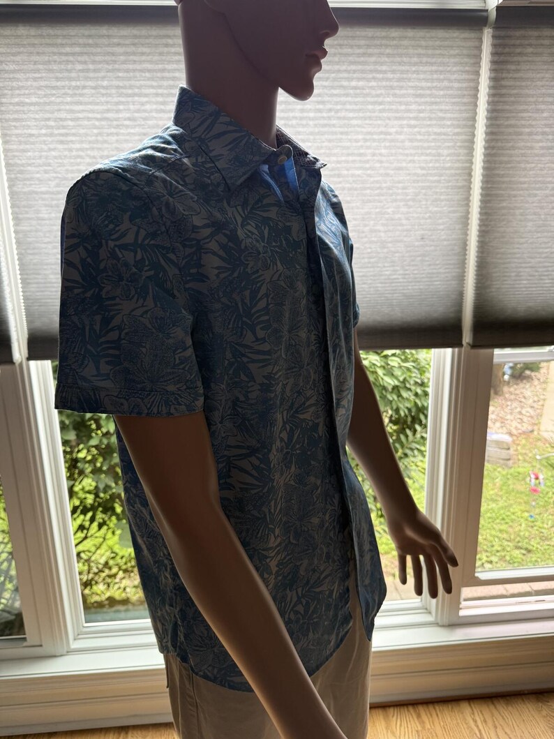 Robert Graham Blue Floral Hawaiian Camp Shirt Men's Medium M Classic image 4