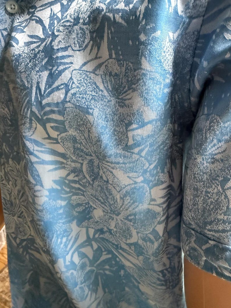 Robert Graham Blue Floral Hawaiian Camp Shirt Men's Medium M Classic image 5