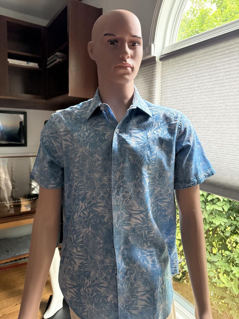 Robert Graham Blue Floral Hawaiian Camp Shirt Men's Medium M Classic image 1