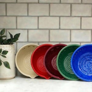 手作りのセラミック製ニンニクおろし器ボウル｜ハーブストリッパー、ディップ皿、職人による陶器