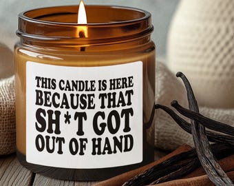 Det här ljuset är här för att skiten gick överstyr | Roligt sarkastiskt sojaljus för badrum i bärnstensfärgad burk