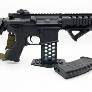 Precision-Engineered AR-15 / M4 Magazine Well Display Stand