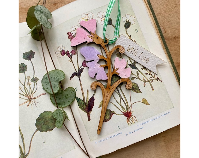 Featured listing image: Wooden Flowers - A Pretty Sweet Pea Decoration with Gift Tag
