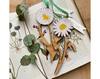 Wooden Flowers - A Pair of Daisy and Dandelion Decorations with Gift Tags (Green Ribbon)