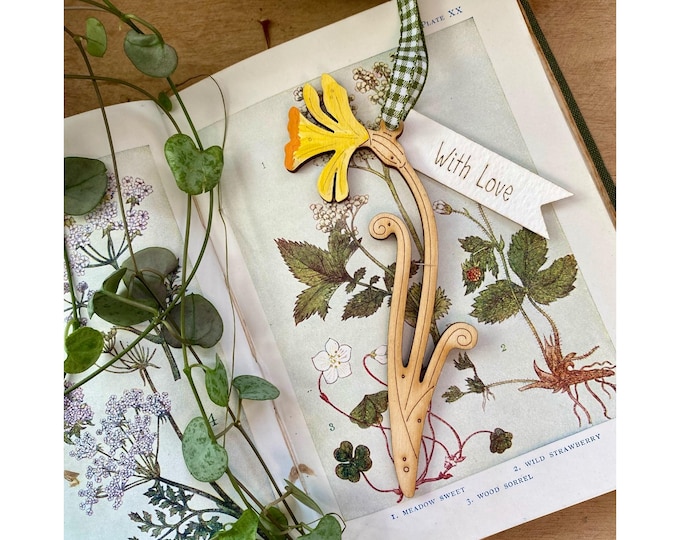Wooden Flowers - A Pretty Daffodil Decoration with Gift Tag