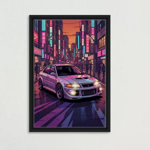 Puede incluir: Obra de arte enmarcada que representa un coche deportivo plateado conduciendo por una calle de la ciudad iluminada con neones. La ilustración tiene una paleta de colores vibrantes de morado, rosa y naranja, con un marco negro. La obra evoca una sensación de velocidad y energía urbana.