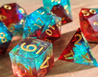 Rot & Türkis Holografischer DND Würfel Set - Goldene Zahl Sharp Edge Resin Würfel für Dungeons und Dragons
