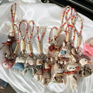 Llavero de tela con forma de animal hecho a mano: cordón trenzado, llavero de oso, conejo y gato, accesorio para bolso.