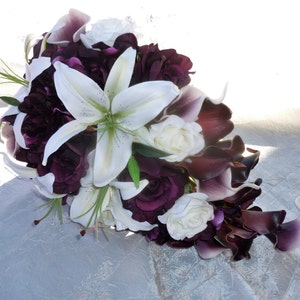 Braut Teardrop, Kaskadierung, Pflaume, Elfenbein, Rose, Calla, Seide, echte künstliche Blumenstrauß, Tigerlilien, Stargaizer, Rose