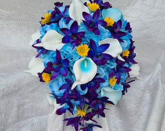 Galaxy orchid blue bridal boquet with daisy accent