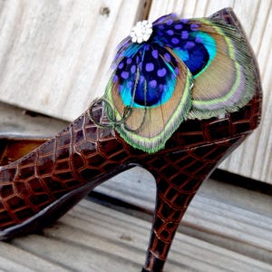 Bohemian Style Shoe Clips Peacock Feather Design Wedding Footwear Accessory Crystal Embellishment Center Elegant Bridal Adornment Customizable Color Option Special Occasion Decoration Unique Bride Gift Wedding Day Essential Beautiful