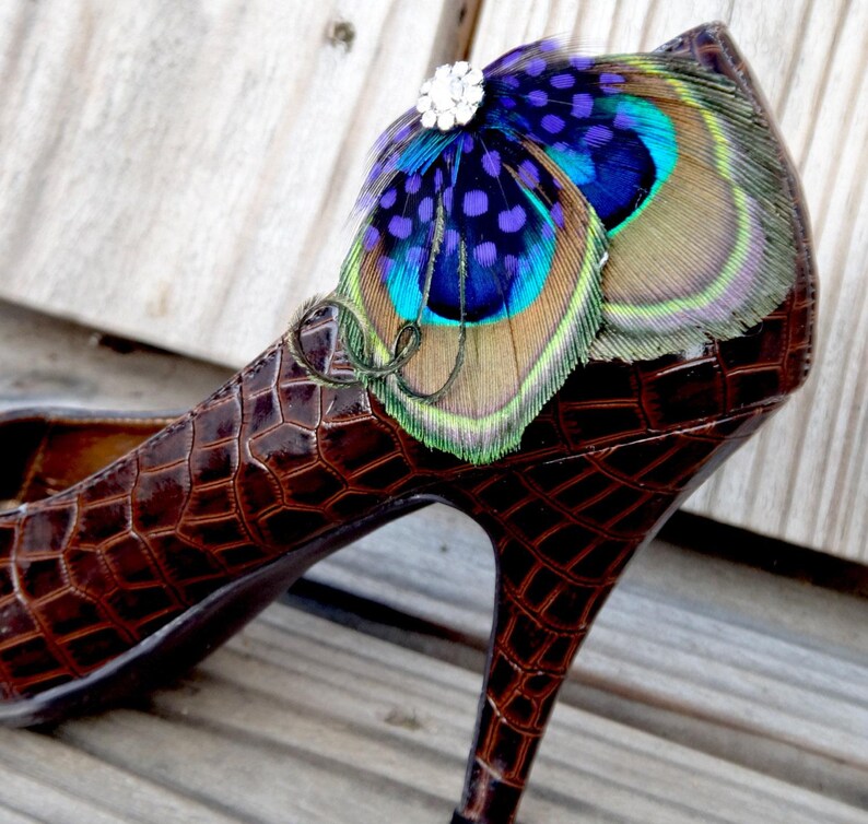 Bohemian Style Shoe Clips Peacock Feather Design Wedding Footwear Accessory Crystal Embellishment Center Elegant Bridal Adornment Customizable Color Option Special Occasion Decoration Unique Bride Gift Wedding Day Essential Beautiful