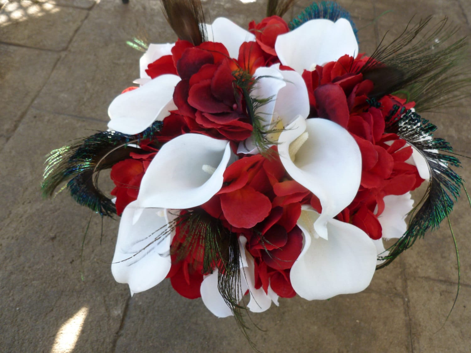 Ramo de novia rojo y blanco, hortensia, alcatraz, flor artificial, ramo de  novia con plumas de pavo real, campestre rústico, yute y encaje - Etsy  México, image size:1500x1125