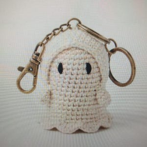Handmade Crochet Hooded Ghost Keychain Amigurumi Pattern, Spooky Little Spirit Bag Charm DIY PDF