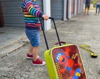 Maleta con ruedas de Elmo de Barrio Sésamo patinando, artículo raro, equipaje infantil vintage 2007