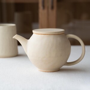 Hand-built pottery, Tea Pot by Japanese Artisan Mina Kawakami