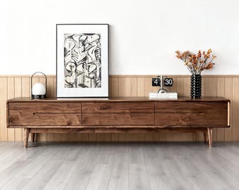 Mueble para TV de nogal hecho a mano de mediados de siglo, consola multimedia de madera maciza con cajones, mueble bajo escandinavo, muebles minimalistas para sala de estar.