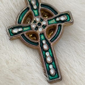 vintage enamel Celtic Cross green and white pin, vintage infinity Celtic Cross goldtone pin, infinity circle Celtic cross lapel pin 1.25”