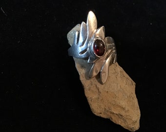 Vintage dragons breath ring Sterling art nouveau statement size 5 feathered spray design stone 1/4” stone setting measures 1” total length