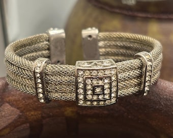 Brazalete Station Cuff atribuido a John Medeiros, brazalete Station Cuff de acero inoxidable de 4 cables con cristales pavé, traje sin firmar, atribuido a Charriol