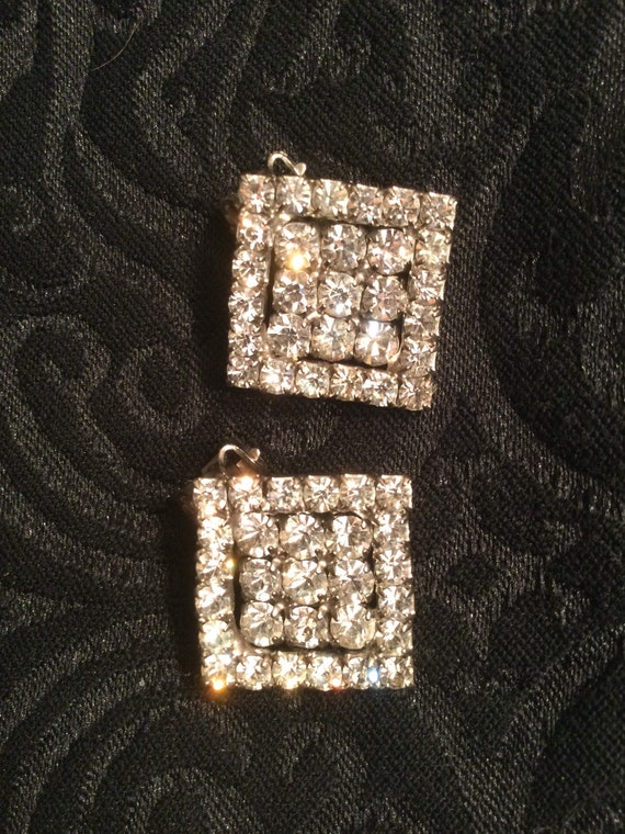 Vintage rhinestone square rhinestone earrings 3/4”