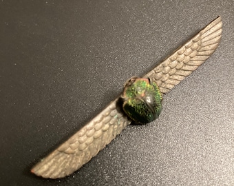 Broche de barra con forma de escarabajo de mediados de siglo, broche de barra con forma de escarabajo para corbata de hombre, broche de barra con forma de escarabajo victoriano antiguo de 2,25" de metal