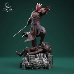Peut inclure: Une statue détaillée en résine représentant un personnage à la peau rouge et aux cornes, vêtu d'une armure sombre, tenant un bâton et debout sur une figurine vaincue. La base rocheuse porte une plaque avec le logo Star Wars gravé.